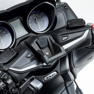 【ヤマハ(YAMAHA)】 ユニバーサルステーキット 2.4A TMAX560用（B3T / B7M） q5kysk124y02