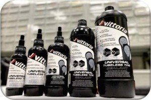 納期未定【ヴィットリア(Vittoria)】 8022530024624 Universal Tubeless Tire Sealant 250ml バルブコアツール付