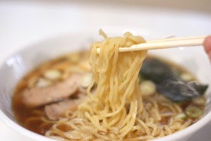 インスタントじゃない山形県来々軒 昭和レトロな味 支那そば ラーメン 米沢ラーメンとも少し違う懐かしい中華そば3食分東北関東送料無料