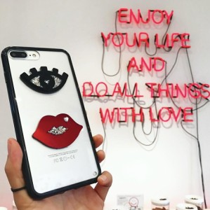 50%OFF  在庫限り　【送料無料】　mikiwuu 　ミキウー　Bling Lip/Eye　iPhoneXSMAX 携帯ケース スマホケース　モバイルケース　キラキラ