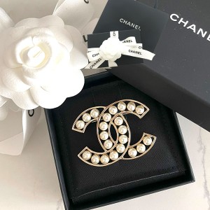 【新品■正規品■送料無料■ギフト包装無料】CHANEL シャネル パール CCブローチ A64978 Y09449 Z2048 レディース 女性 ギフト プレゼン