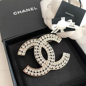 【新品■正規品■送料無料■ギフト包装無料】CHANEL シャネル ブローチ ABA681B10744NN562 レディース 女性 ギフト プレゼント 誕生日 お