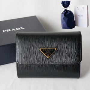 【新品■正規品■送料無料■ギフト包装無料】PRADA プラダレザー 三つ折り財布 1NH025 2DDU F0002 レディース 女性 ギフト プレゼント 誕