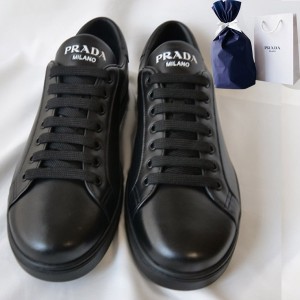 【新品■正規品■送料無料■ギフト包装無料】PRADA プラダ スニーカー 2EG381 メンズ 男性 ギフト プレゼント 誕生日 お祝い ボックス付