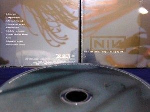 【ＣＤ】Things Falling Apart (シングス・フォーリング・アパート) / Nine Inch Nails (ナイン・インチ・ネイルズ)　※国内盤