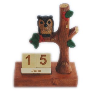 送料無料　木製　ふくろう　カレンダー　　木彫り　きぼり　フクロウ　置物　オブジェ　インテリア
