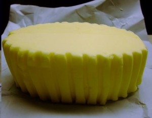 フランス　ノルマンディー産　イズニー（Isigni）　AOP　有塩バター　250ｇ　＊形が楕円形になりました