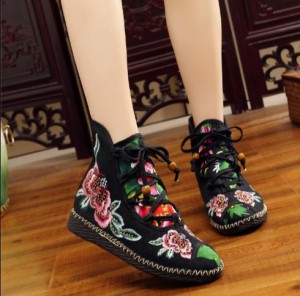 レディースシューズ チャイナ靴手作り北京布靴エスニックチャイナシューズカジュアル民族風　花刺繍柄ミュール婦人靴　短いブーツ