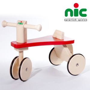 nic ニック社 N四輪車 ランナー 〜ドイツ・nic（ニック社）の堅牢で美しいデザインの足けり乗用玩具「N四輪車 ランナー」です。赤ちゃん