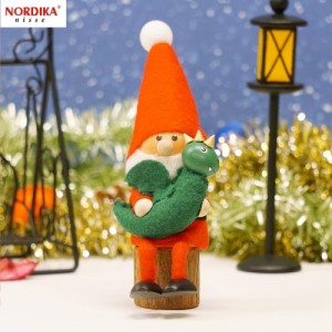 ノルディカニッセ ドラゴンを抱えたサンタ 干支 辰 NRD120764 木製 人形 デンマーク クリスマス プレゼント ギフト 飾り 窓 子供 大人 お