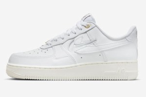  バスケットシューズ バッシュ スニーカー   ナイキ Nike WMNS AIR FORCE 1  '07 PRM  W Wh