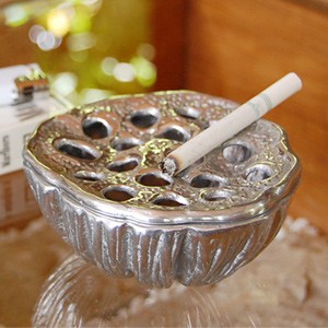 アジアン雑貨 蓮の花托をモチーフにしたオシャレなアルミ製灰皿