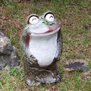 陶器 信楽焼 き立蛙笑い目（小）縁起物カエル お庭に玄関先に蛙 やきものしがらきやき 和風【手作り】
