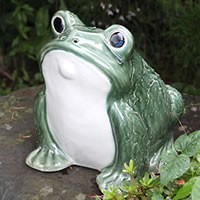 陶器 カエル君(緑色) 縁起物カエル お庭 玄関先 蛙蛙 陶信楽焼 おしゃれ 和風【手作り】