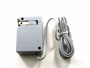 ニンテンドーDSi・DSiLL対応　アクセサリ　AC アダプター 充電器(中古品)