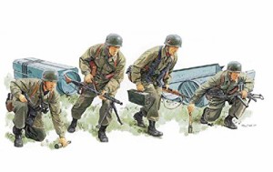 プラッツ 1/35 第二次世界大戦 ドイツ空軍 第1降下猟兵師団 オランダ 1940 (中古品)