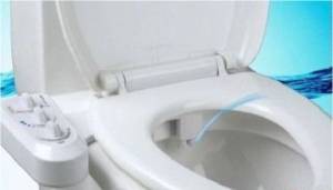 【送料無料・一部地域除く】電源不要！トイレに設置できる！温水対応　簡易シャワートイレ