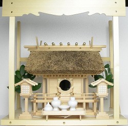 神棚 茅葺一社宮〈K-2〉+神具セット（ハーフ・中）+神棚板+雲板（中）のセット
