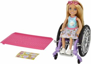 Barbie バービーチェルシードール＆ホイールチェア、チェルシードール（ブロンド）、スカート＆サングラス、ランプとステッカーシート、3