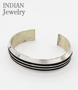 INDIAN JEWELRY ナバホ族|トム・ホーク|オーバーレイ|エッジライン|バングル『NAVAJO OVERLAY SILVER RING Tom Hawk』【アメカジ・ネイテ