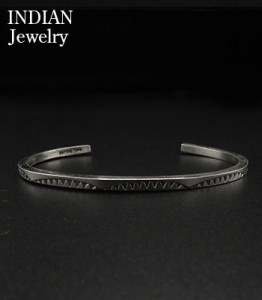 INDIAN JEWELRY ナバホ族|エレイン・タへ|スクエア|スタンプワーク|バングル『NAVAJO STAMPED SILVER BANGLE Elaine Tahe』【アメカジ・