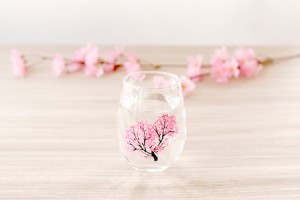  (送料無料）温度で楽しむ・丸モ高木陶器・桜が満開冷感桜 フリーグラスバレンタイン　母の日 父の日 結婚祝い プレゼント ビール日本酒