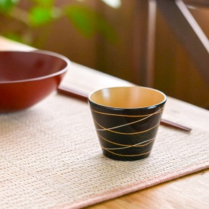 猪口カップ らせん 黒 ( 父の日 プレゼント おちょこ 盃 酒器 セット 日本酒 山中漆器 結婚 出産 内祝い 引き出物 )