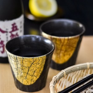 「送料無料」 九谷焼 焼酎カップ 金箔彩 ペア ( 母の日 早割 プレゼント 初任給 焼酎カップ ビールカップ 保温 セット 九谷焼 結婚 )