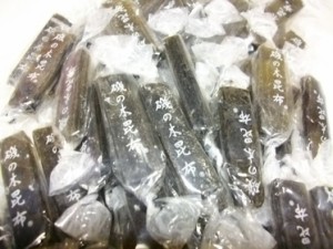 【送料無料】 さお前昆布の香りと風味が楽しい。北海道産お徳用 磯の木昆布　５００ｇ業務用便利なチャック袋入り※メール便発送