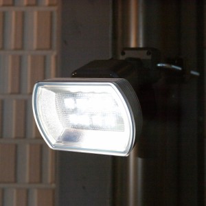 照明器具 フロアスタンド 人感 LEDセンサーライト ハイパワー！電池式LEDセンサーライトワイド ECC025