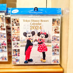 2024年　ミッキーフレンズ　実写　壁掛け　カレンダー　キャラクター　グッズ　ディズニーリゾート　限定　プレゼント