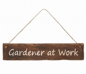 アンティーク風 サインプレート Gardener at Work azi-azi アジアジ  サインプレート 木製