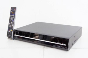 【中古】東芝TOSHIBA DVDレコーダー HDD300GB内蔵 DVD-RAM/-R/-RW/-R DL 地上/BS/CS110度デジタル内蔵 RD-S300