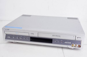 【中古】SONYソニー VHSビデオデッキ一体型DVDプレーヤー DVDプレーヤー/ビデオデッキ SLV-D33V