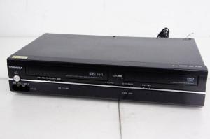 VHS&DVDプレーヤー 色黒