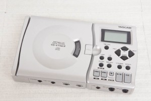 【中古】TASCAMタスカム ポータブルCDボーカルトレーナー CD-VT1mk2 ACアダプター付き