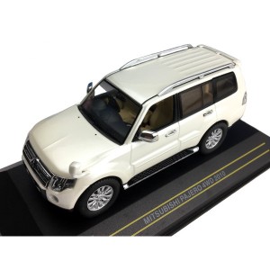 三菱 パジェロ 4WD 2010 パールホワイト 1/43 ファースト43