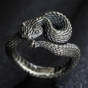 リング ガラガラヘビ 指輪 スネーク ヘビ 蛇 snake 韓国ファッション シルバーカラー 燻し風仕上げ メンズ レディース リッチ 重量感 ア