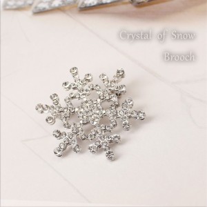 ブローチ クリスマス 雪の結晶 ラインストーン アクセサリー ジュエリー ジュエル jewel レゲエ レディース メンズ Xmas パーティー 男女