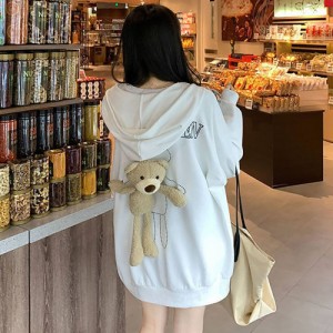 【在庫限り】  パーカー 背中にクマぬいぐるみ ホワイト フード付き 韓国ファッション 地雷系 クマさん 熊 bear ベア テディー ジップア