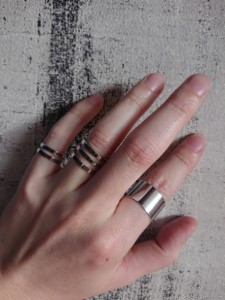 3連 ノーブランド 指輪 シンプル 指輪 お洒落アイテム  フリーサイズ　リング　ステンレス　かっこいい　韓流　かわいい