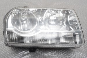 中古 クライスラー 300C 純正 ヘッドライト ヘッドランプ 右側 1点 品番:57010756AA CHRYSLER