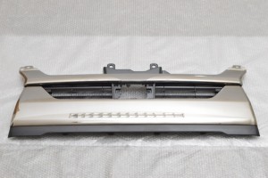 中古 トヨタ 200系 ハイエース 7型 スーパーGL 標準 ナロー用 純正 フロントグリル 1点 53112-26150 ダークプライム メッキ