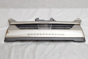 中古 トヨタ 200系 ハイエース 7型 スーパーGL 標準 ナロー 純正 フロントグリル ラジエーター 1点 53112-26150 メッキ