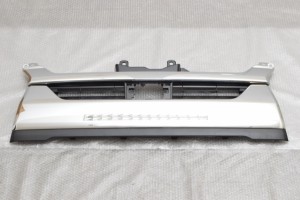 中古 トヨタ 200系 ハイエース 7型 スーパーGL 標準 ナロー用 純正 フロントグリル 1点 53112-26150 ダークプライム メッキ