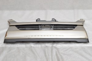 中古 トヨタ 200系 ハイエース 7型 スーパーGL 標準 ナロー用 純正 フロントグリル ラジエーター ダークプライム メッキ 1点