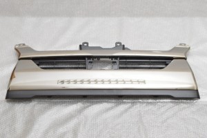 中古 トヨタ 200系 ハイエース 7型 スーパーGL 標準 ナロー用 純正 フロントグリル ラジエーター 1点 53112-26150 メッキ