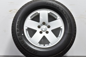 中古タイヤホイール 1本セット 18インチ 7.5J 44.5 PCD 127 255/70R18 113S JEEP 純正 ホイール【 ブリヂストン 製 タイヤ付き】