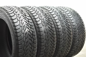 中古 スタッドレス タイヤ 4本セット 235/55R18 104R スタッドレスタイヤのみ 【 ノキアン 製 ハッカペリッタ R3 SUV】