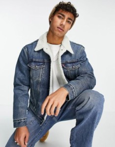 リーバイス メンズ ジャケット・ブルゾン アウター Levi's sherpa trucker jacket in light blue wash BLUE